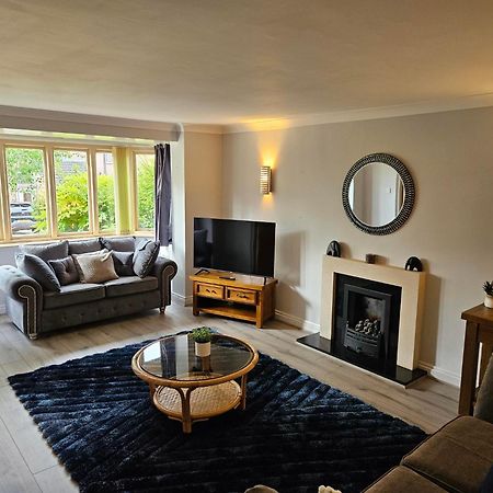 Redcot Gardens Stamford 4 Bed Contractor Familt Home With Parking Esterno foto