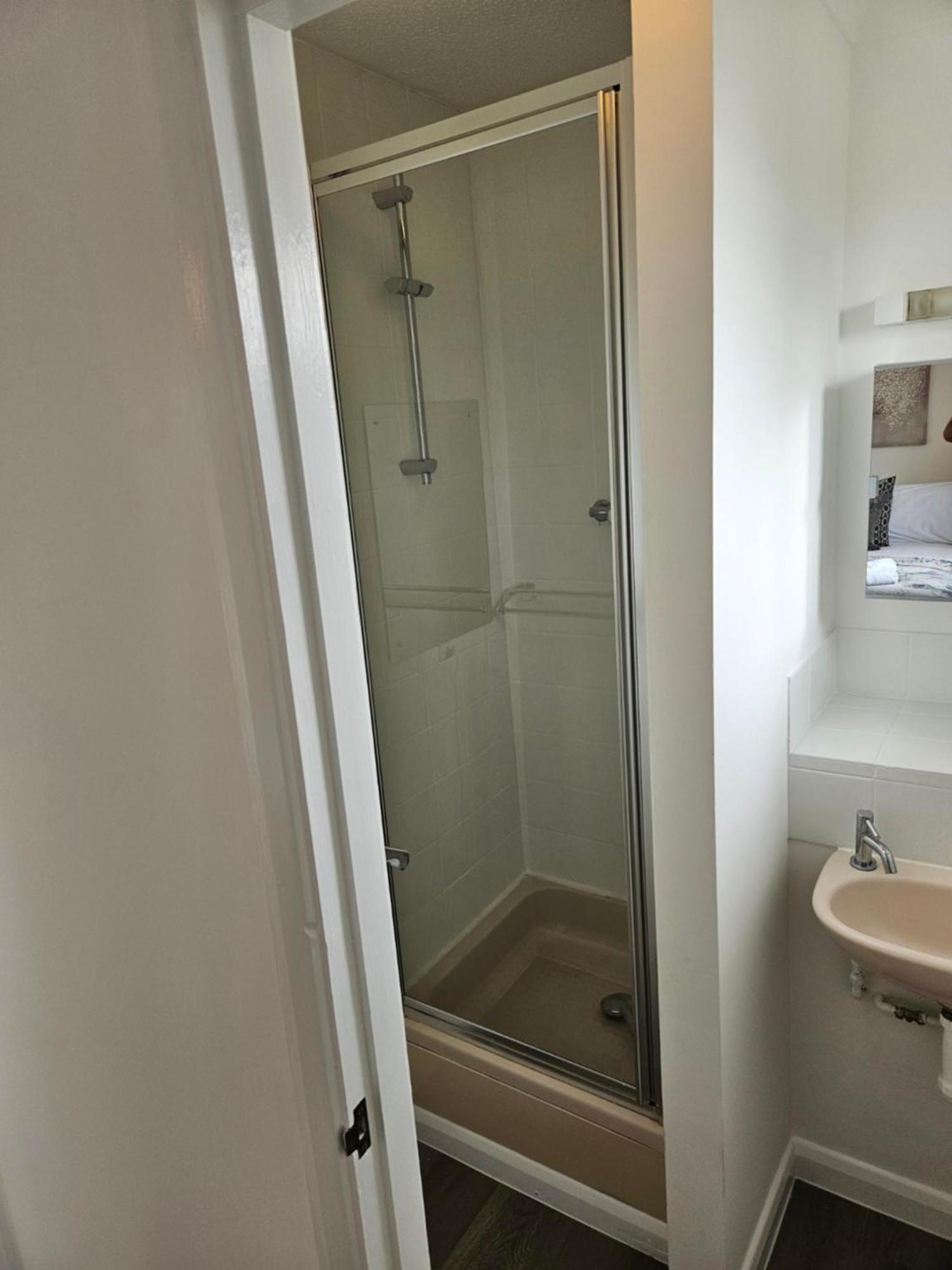 Redcot Gardens Stamford 4 Bed Contractor Familt Home With Parking Esterno foto