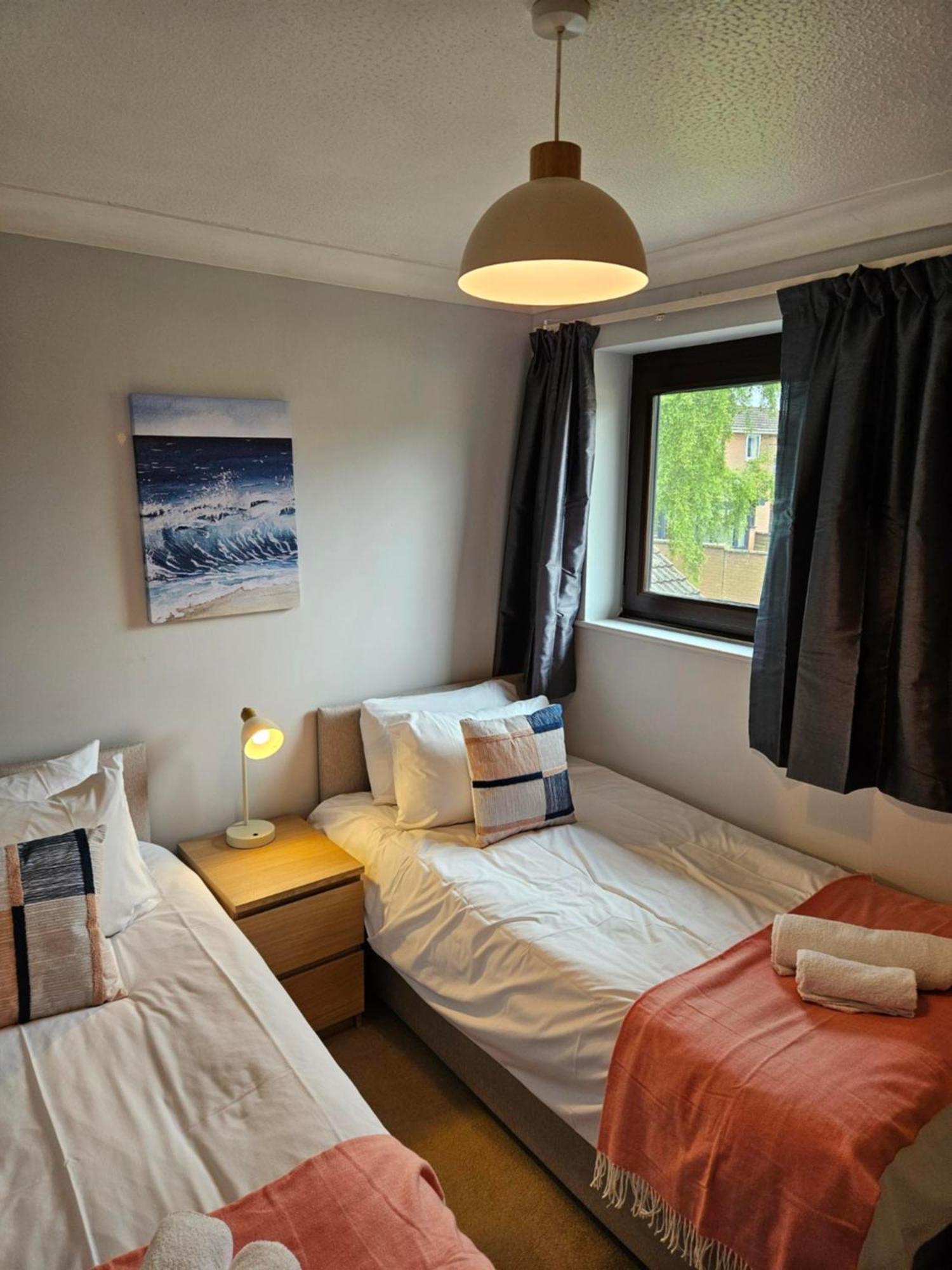 Redcot Gardens Stamford 4 Bed Contractor Familt Home With Parking Esterno foto