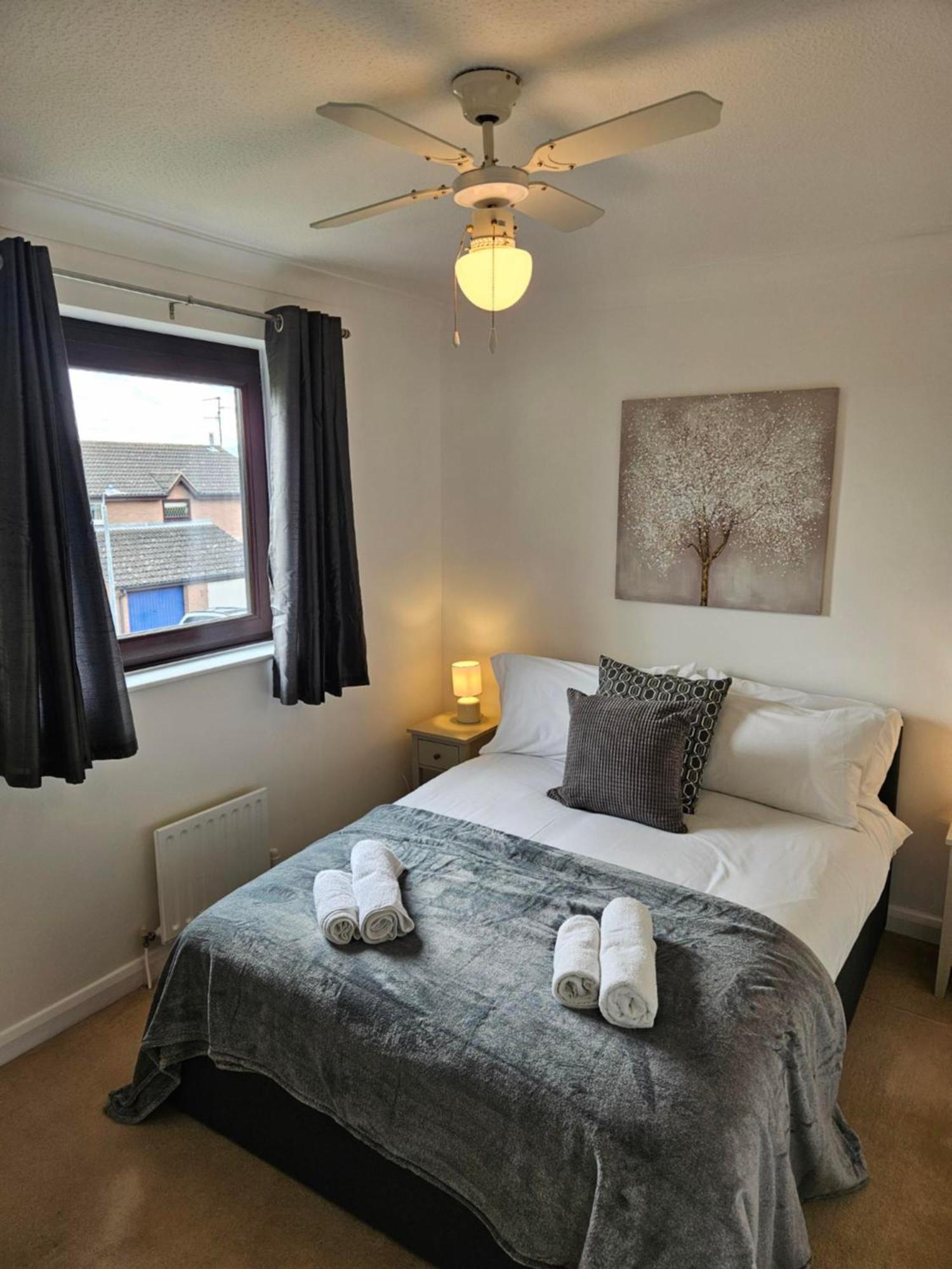 Redcot Gardens Stamford 4 Bed Contractor Familt Home With Parking Esterno foto