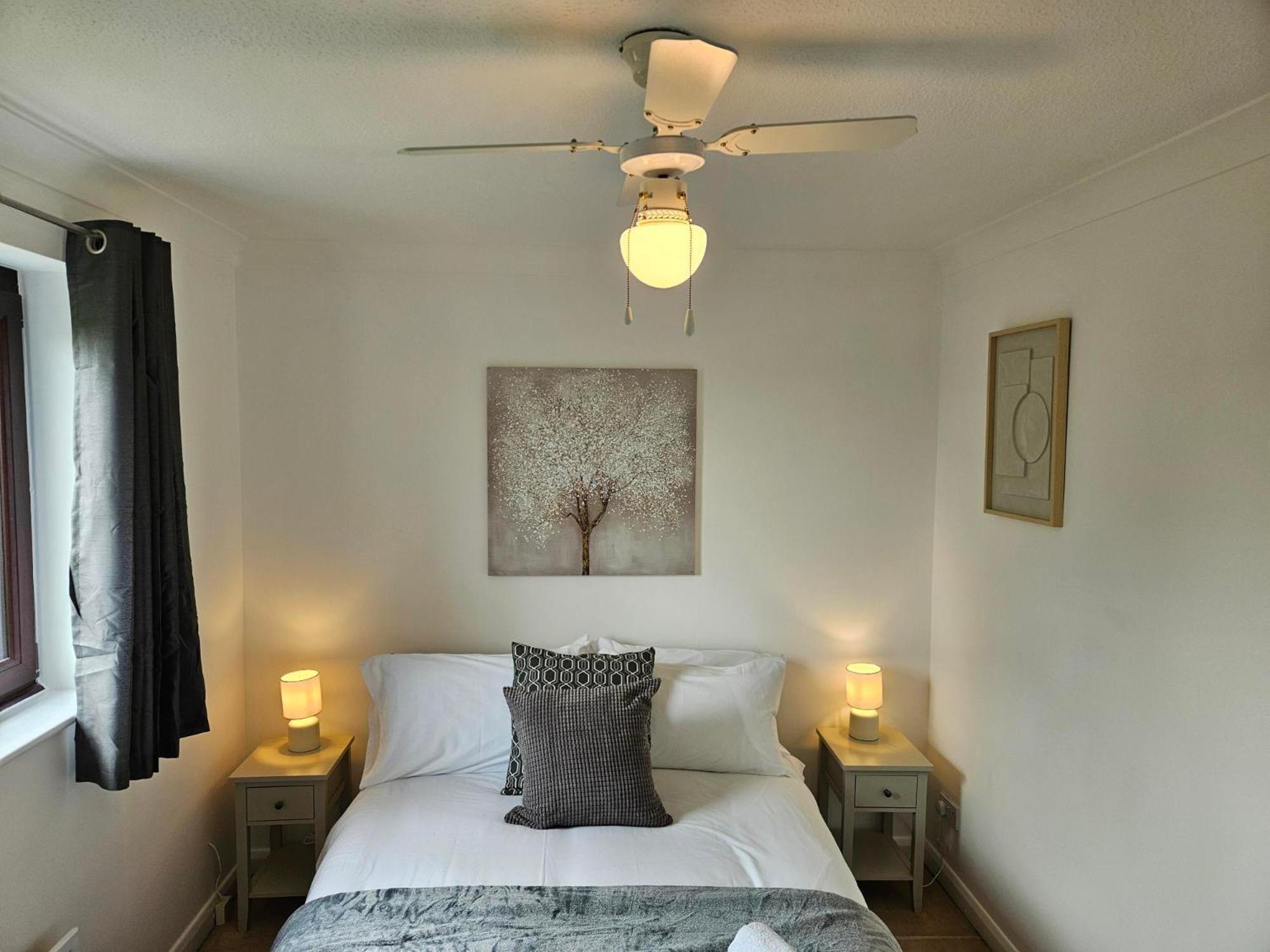 Redcot Gardens Stamford 4 Bed Contractor Familt Home With Parking Esterno foto