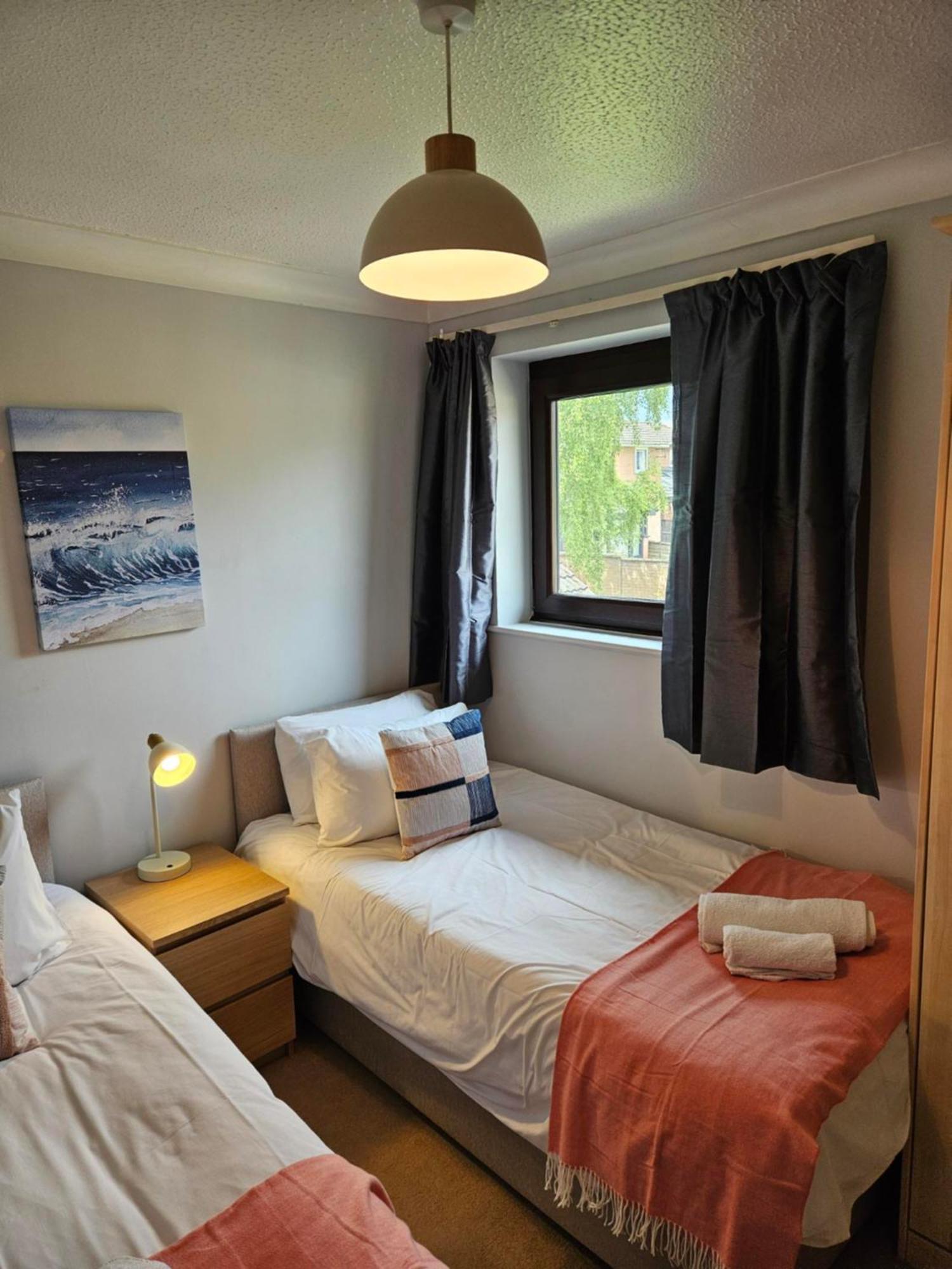 Redcot Gardens Stamford 4 Bed Contractor Familt Home With Parking Esterno foto