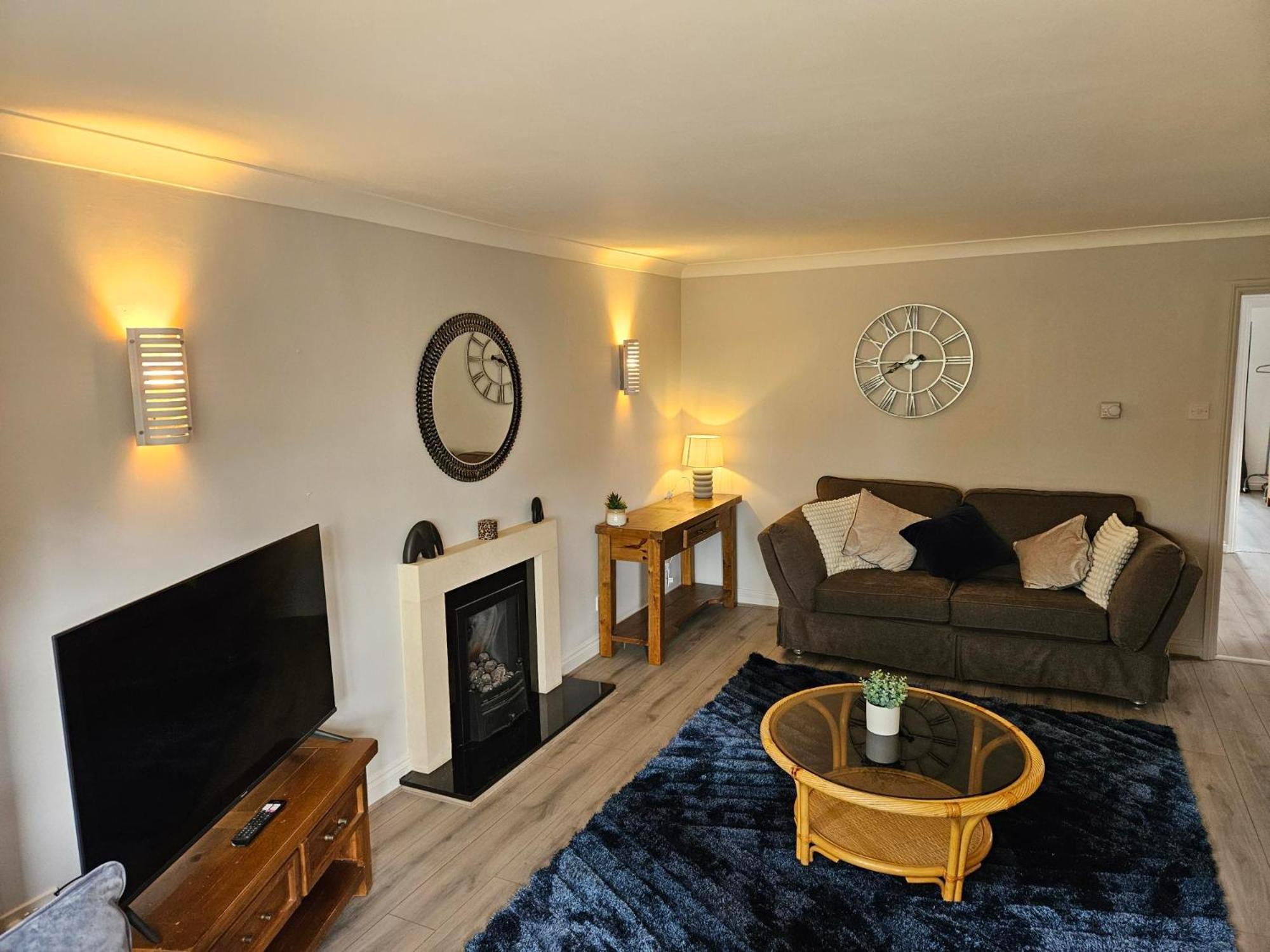 Redcot Gardens Stamford 4 Bed Contractor Familt Home With Parking Esterno foto